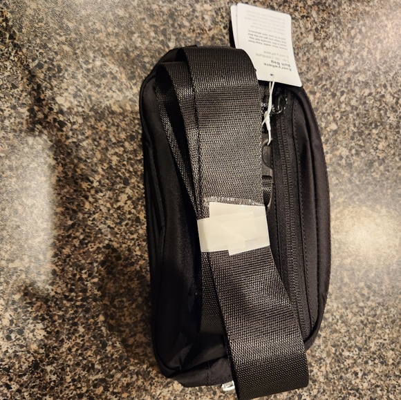 Lululemon Everywhere Belt Bag - Picture 4 of 6